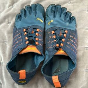 Trek Ascent Vibram deep pond colored shoes